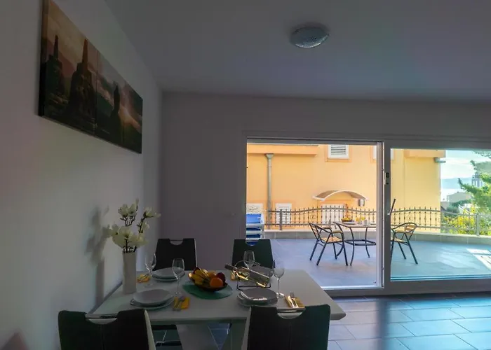 Apartamento Cologne Baška Voda